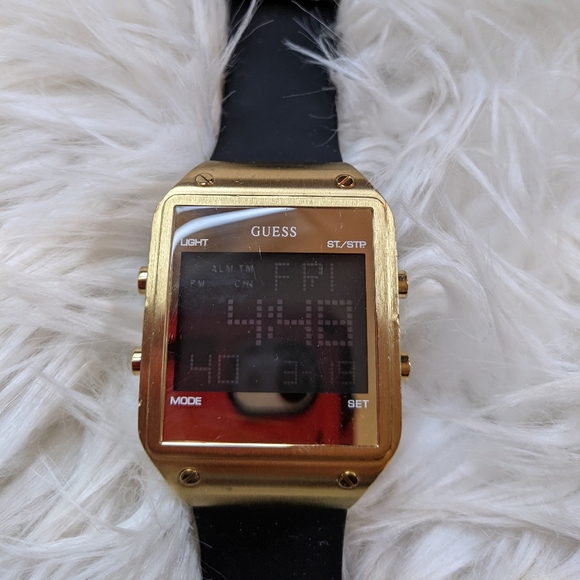 VTG Retro Two-Tone Gold & Black Men's 80's-90's Guess Watch Heavy, Works! - Picture 3 of 9